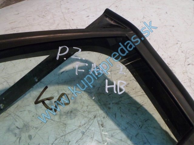 pravé zadné sklo na škodu fábiu 2 HB, trojuholníkové